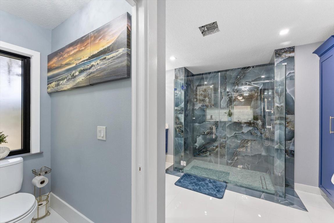 23-42-40~ S 243.6 FT OF N   740.8 FT OF E 205.6 FT - Residential