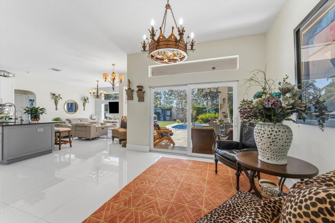 23-42-40~ S 243.6 FT OF N   740.8 FT OF E 205.6 FT - Residential