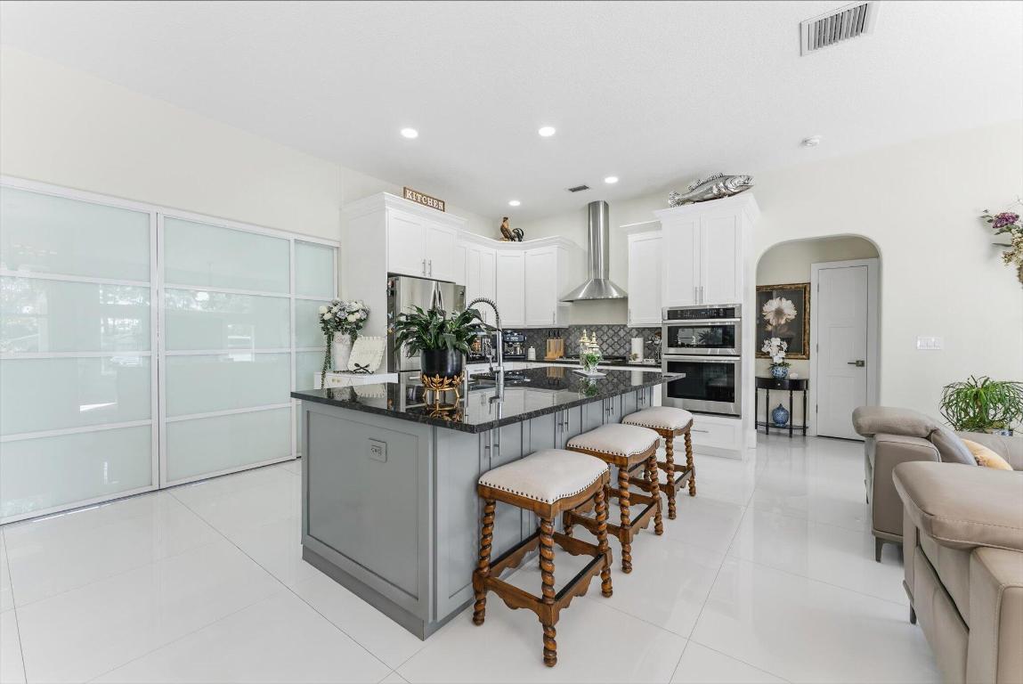 23-42-40~ S 243.6 FT OF N   740.8 FT OF E 205.6 FT - Residential