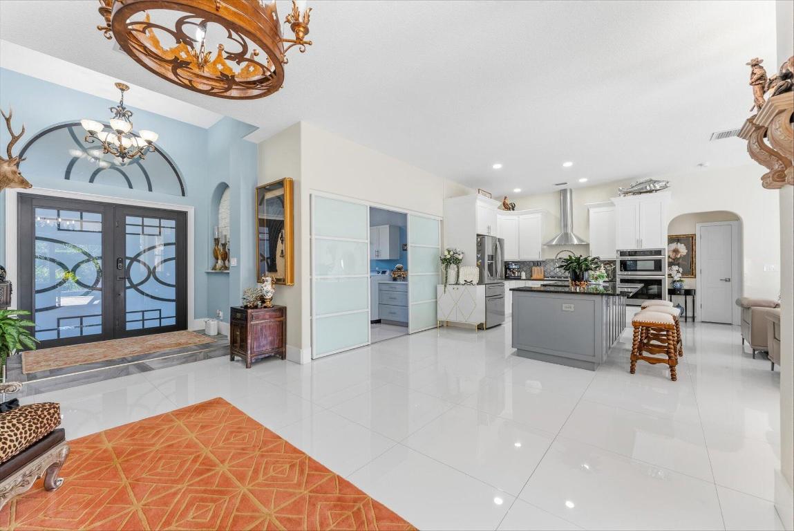 23-42-40~ S 243.6 FT OF N   740.8 FT OF E 205.6 FT - Residential