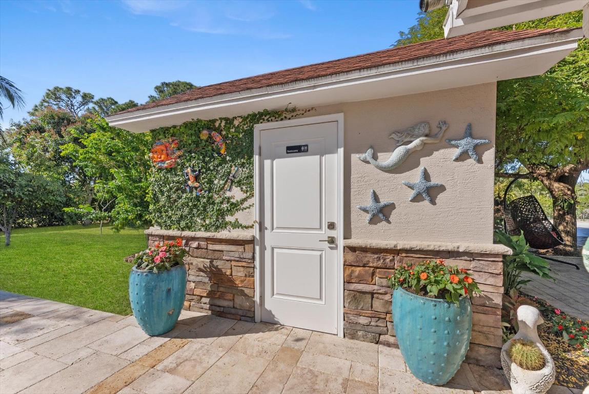 23-42-40~ S 243.6 FT OF N   740.8 FT OF E 205.6 FT - Residential