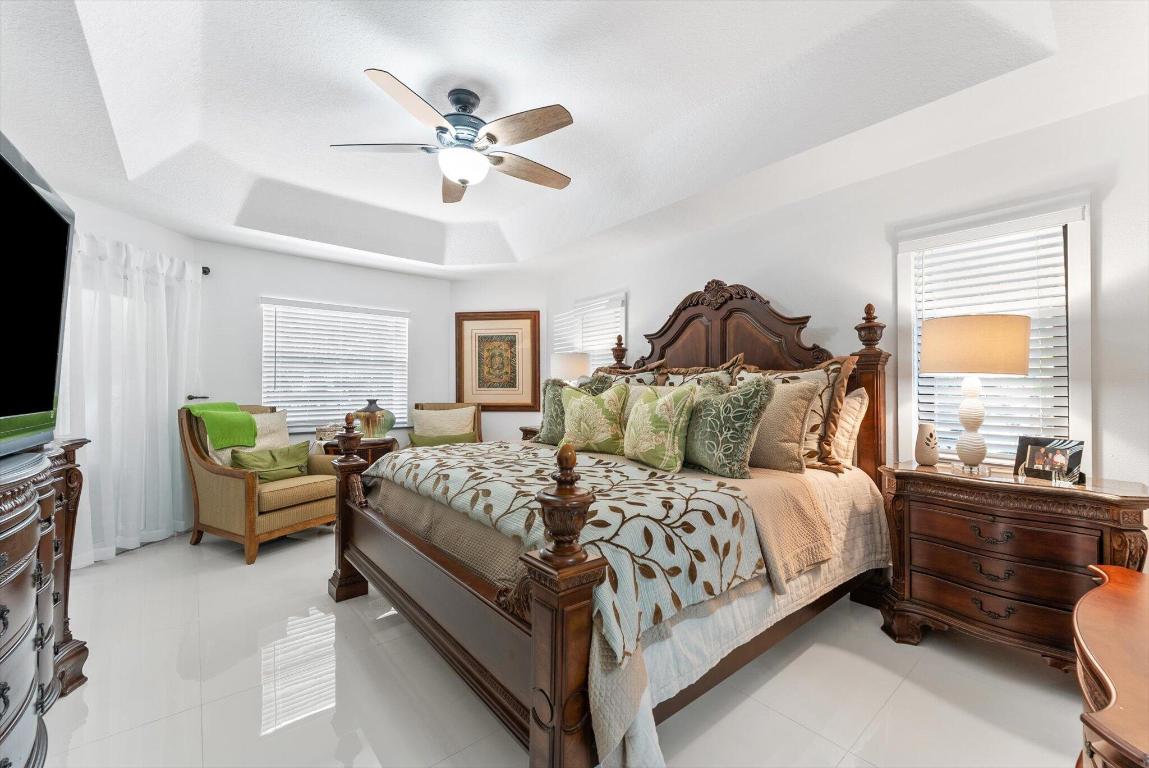 23-42-40~ S 243.6 FT OF N   740.8 FT OF E 205.6 FT - Residential