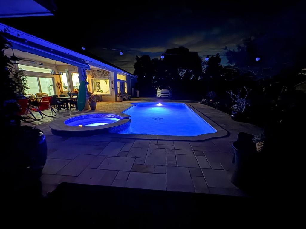 23-42-40~ S 243.6 FT OF N   740.8 FT OF E 205.6 FT - Residential