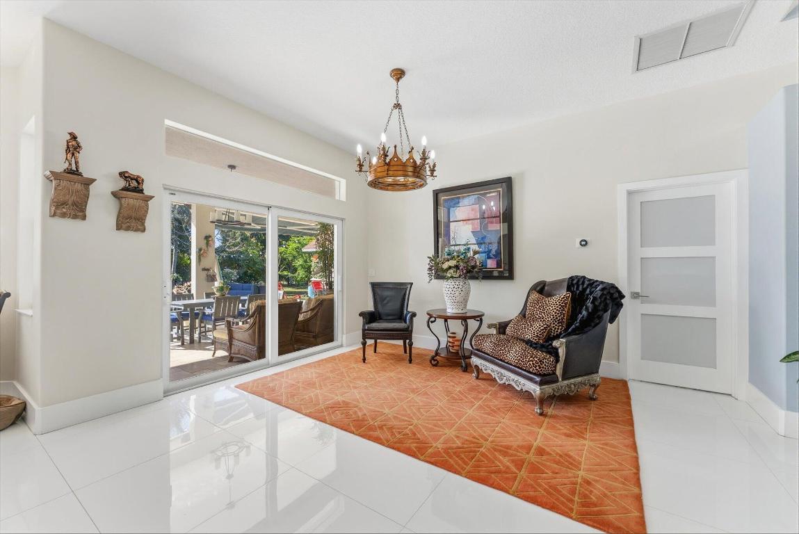 23-42-40~ S 243.6 FT OF N   740.8 FT OF E 205.6 FT - Residential