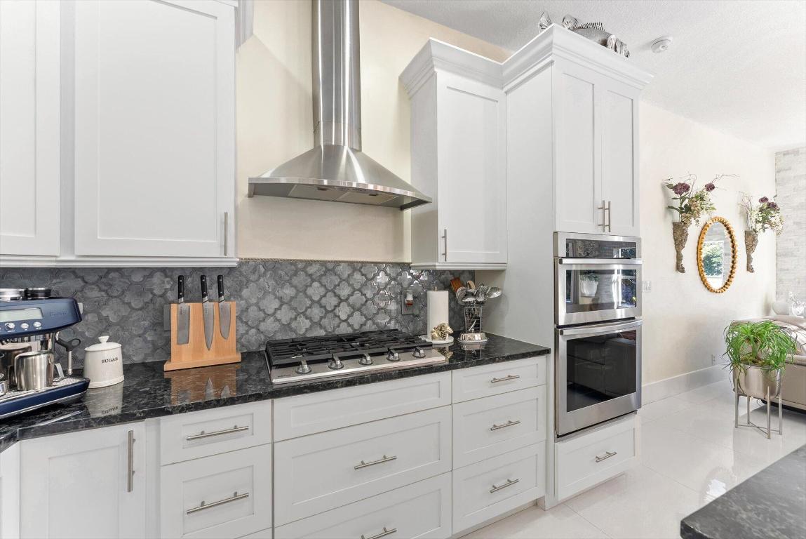 23-42-40~ S 243.6 FT OF N   740.8 FT OF E 205.6 FT - Residential