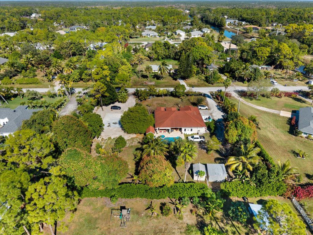 23-42-40~ S 243.6 FT OF N   740.8 FT OF E 205.6 FT - Residential