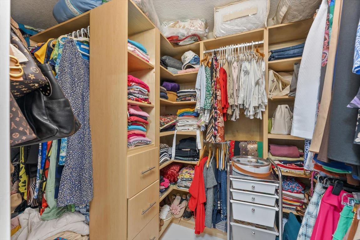 23-42-40~ S 243.6 FT OF N   740.8 FT OF E 205.6 FT - Residential