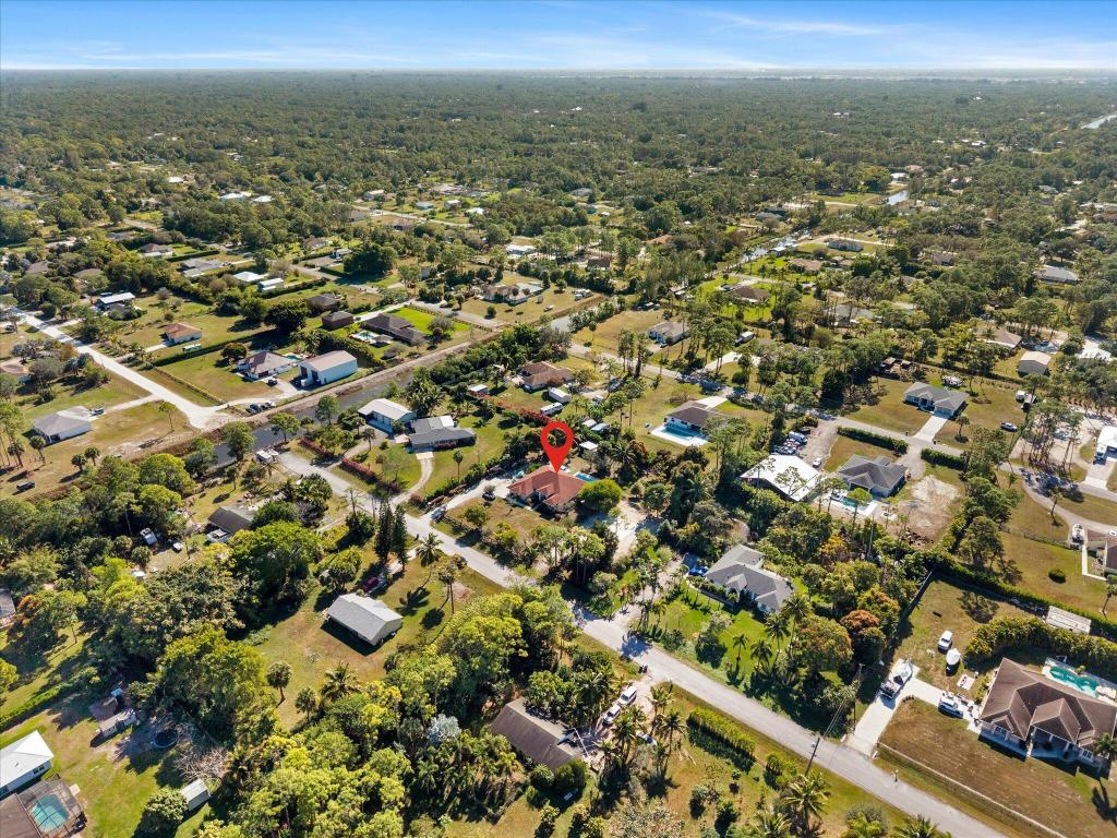 23-42-40~ S 243.6 FT OF N   740.8 FT OF E 205.6 FT - Residential