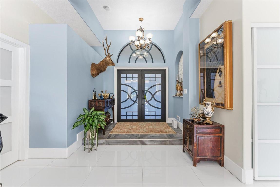 23-42-40~ S 243.6 FT OF N   740.8 FT OF E 205.6 FT - Residential