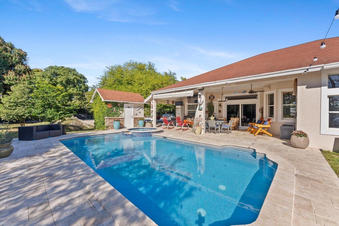 23-42-40~ S 243.6 FT OF N   740.8 FT OF E 205.6 FT - Residential