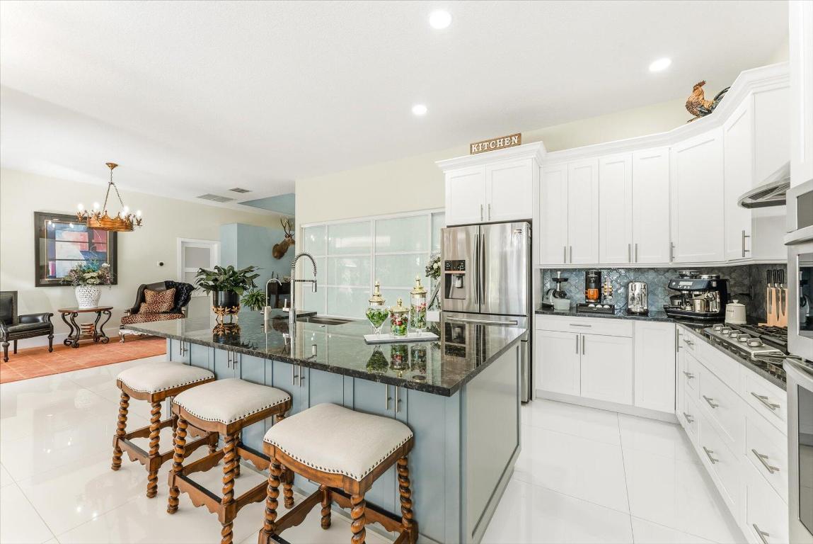 23-42-40~ S 243.6 FT OF N   740.8 FT OF E 205.6 FT - Residential