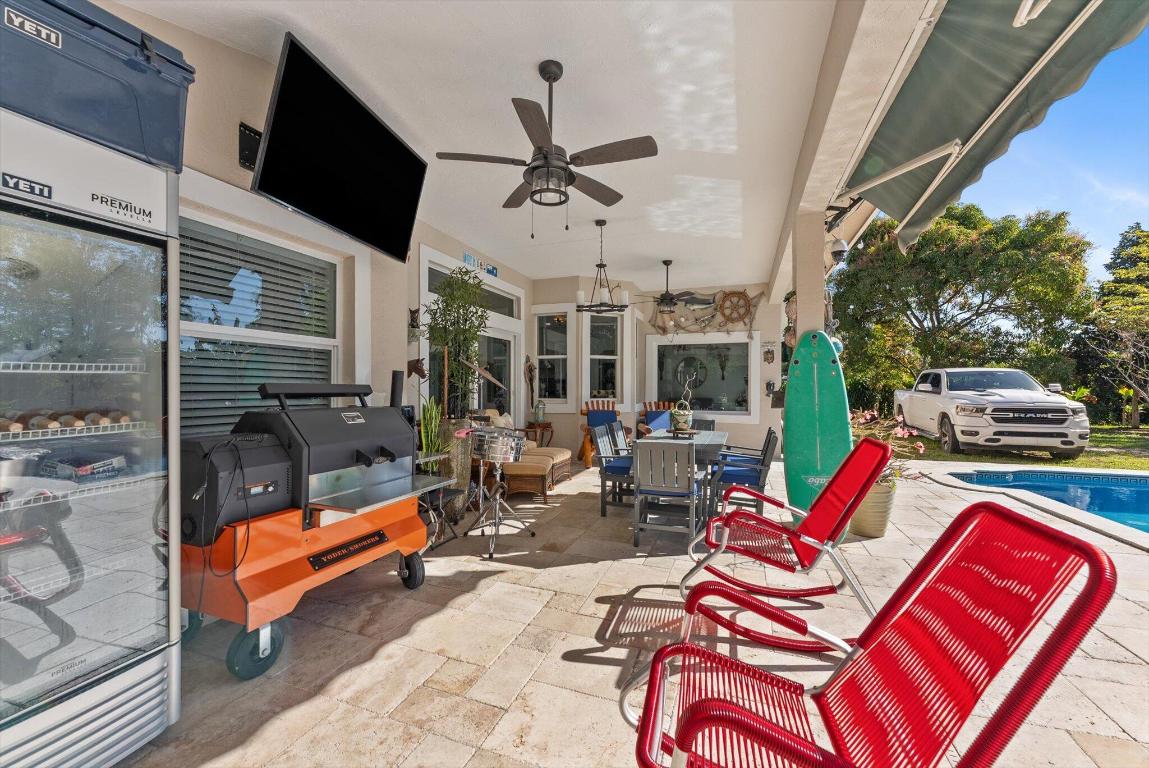 23-42-40~ S 243.6 FT OF N   740.8 FT OF E 205.6 FT - Residential