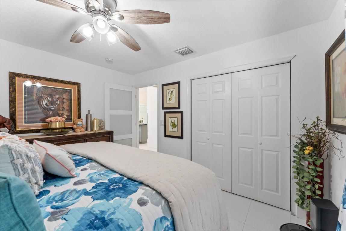 23-42-40~ S 243.6 FT OF N   740.8 FT OF E 205.6 FT - Residential