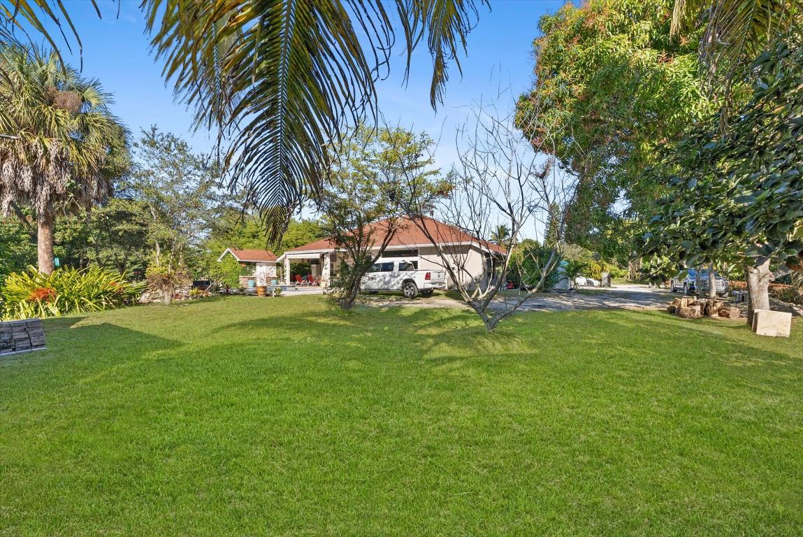 23-42-40~ S 243.6 FT OF N   740.8 FT OF E 205.6 FT - Residential