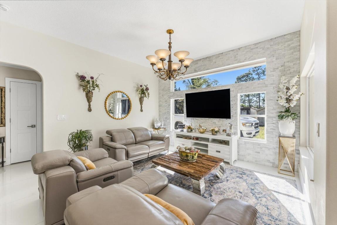 23-42-40~ S 243.6 FT OF N   740.8 FT OF E 205.6 FT - Residential