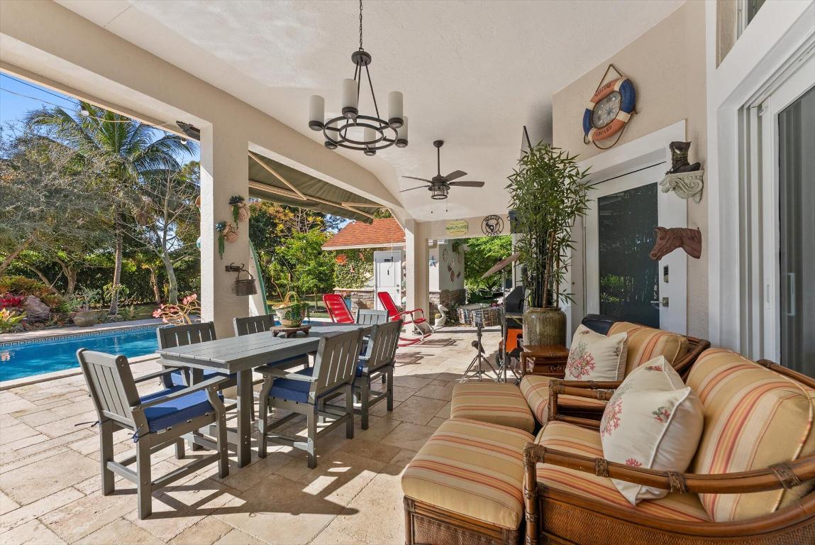 23-42-40~ S 243.6 FT OF N   740.8 FT OF E 205.6 FT - Residential