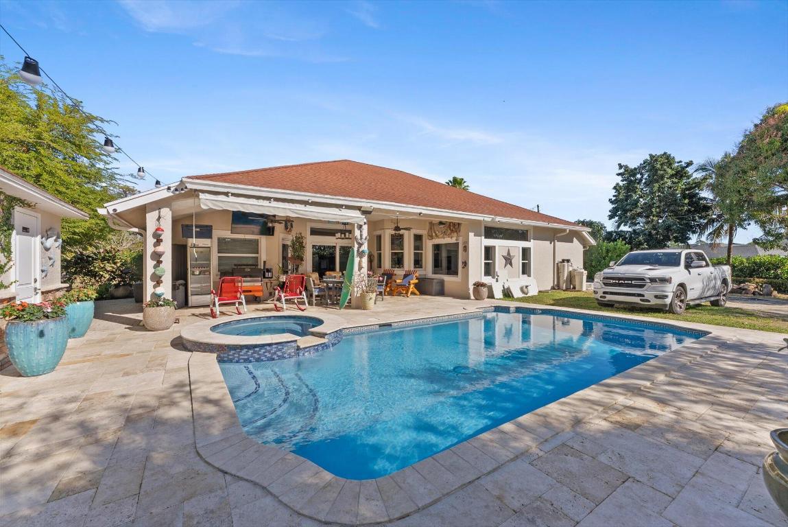 23-42-40~ S 243.6 FT OF N   740.8 FT OF E 205.6 FT - Residential