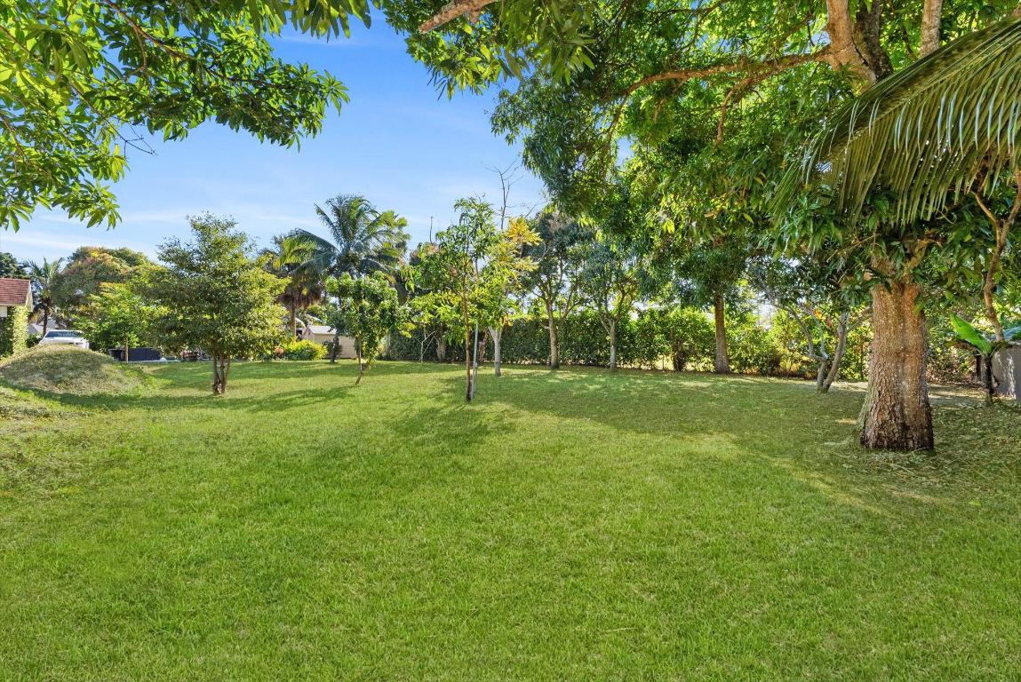 23-42-40~ S 243.6 FT OF N   740.8 FT OF E 205.6 FT - Residential