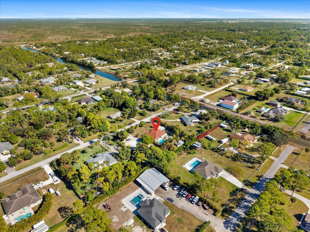 23-42-40~ S 243.6 FT OF N   740.8 FT OF E 205.6 FT - Residential