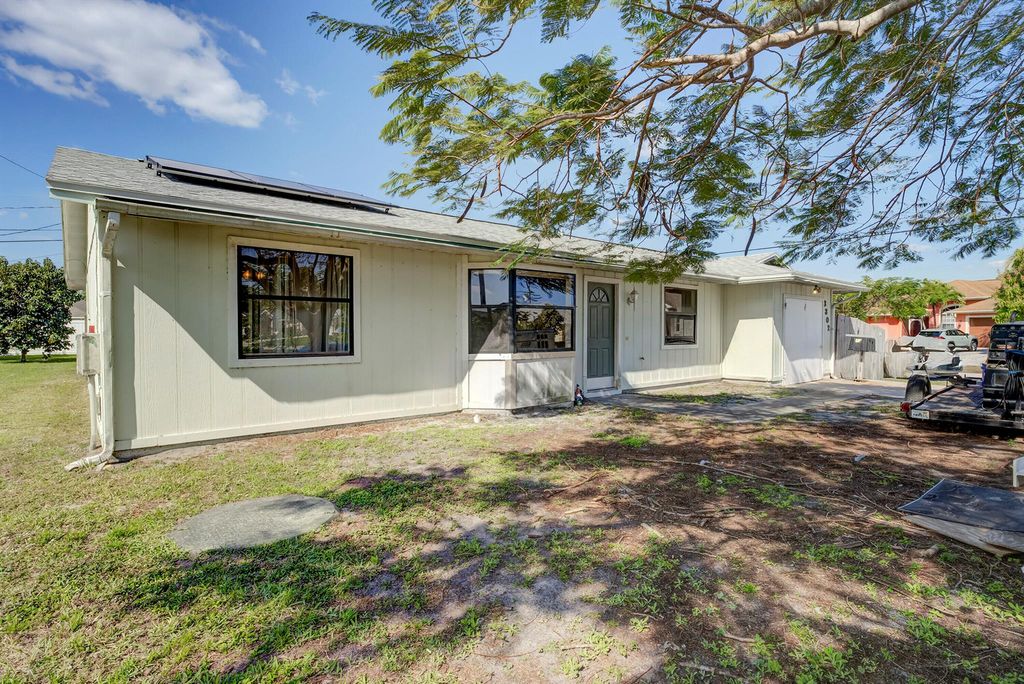 Photo of 3302 SW Frankford Street, Port St Lucie, FL 34953 (MLS # R10958096)