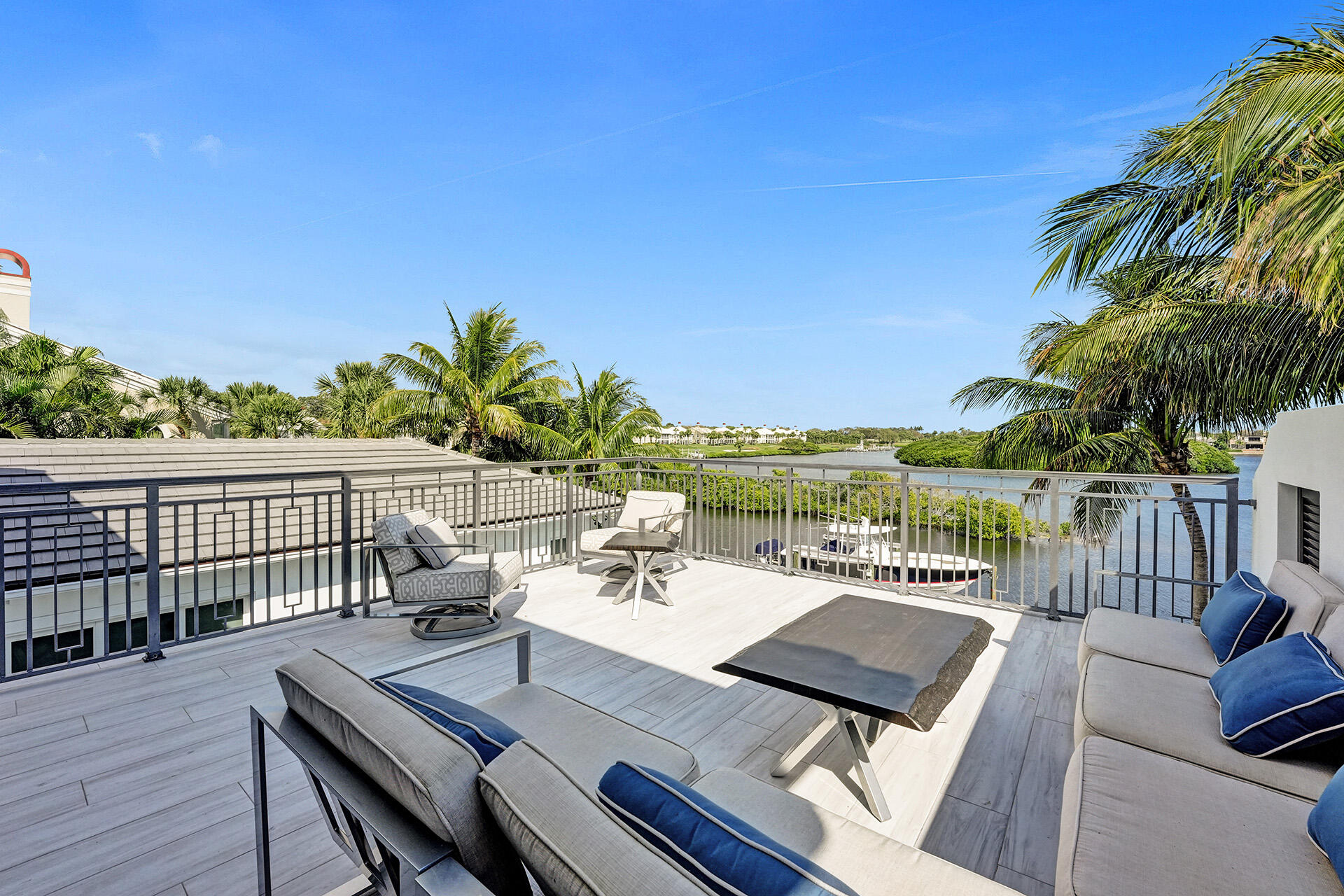 ADMIRALS COVE - Residential