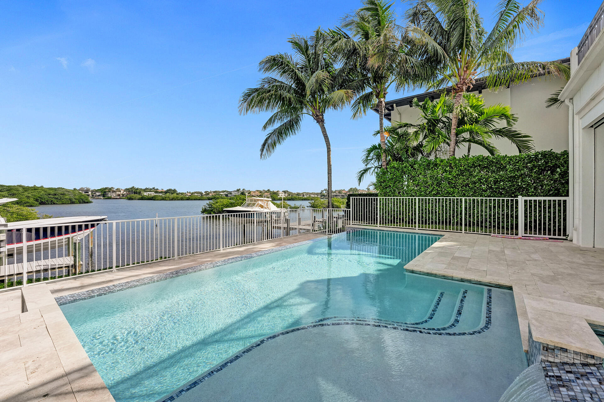 ADMIRALS COVE - Residential