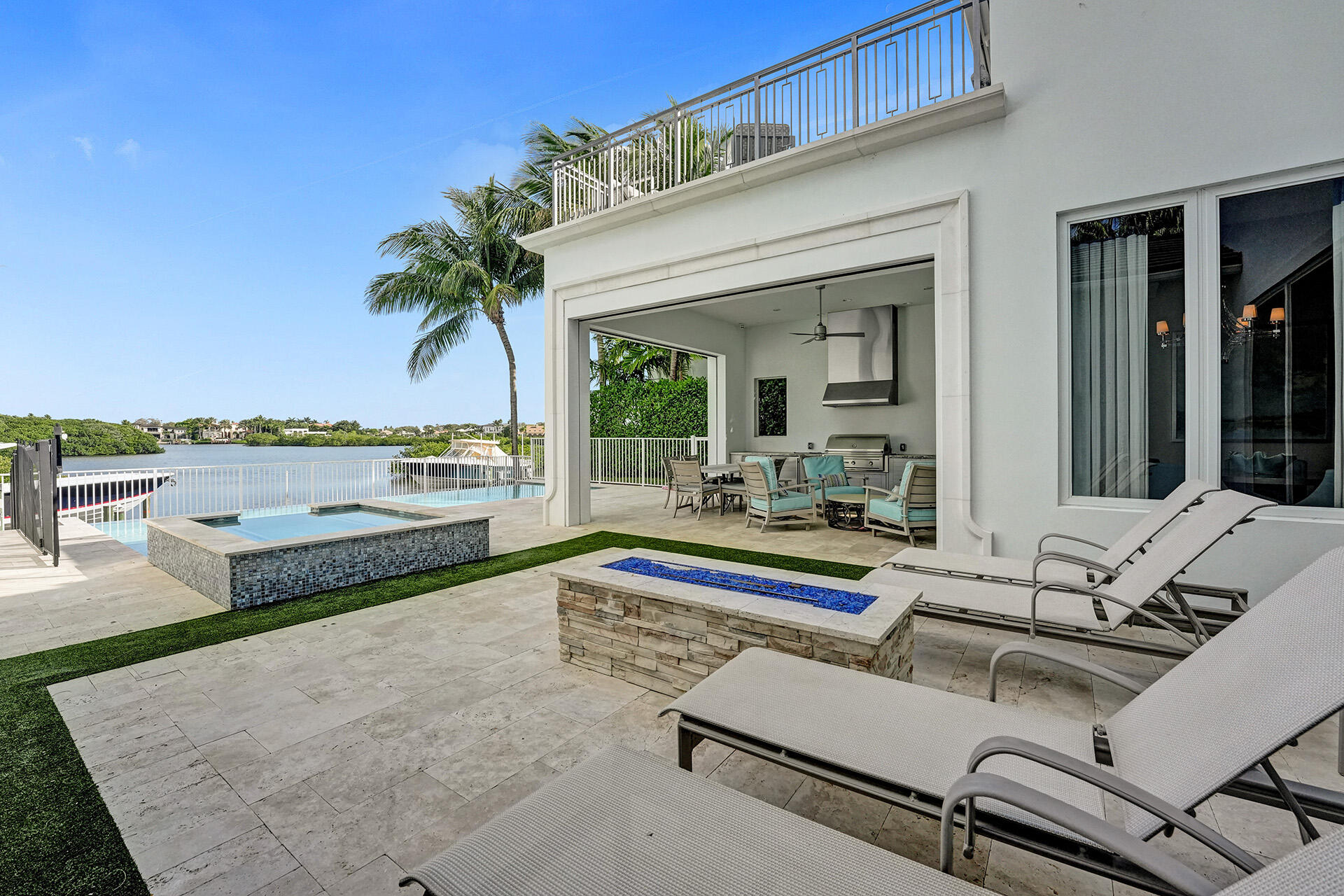 ADMIRALS COVE - Residential