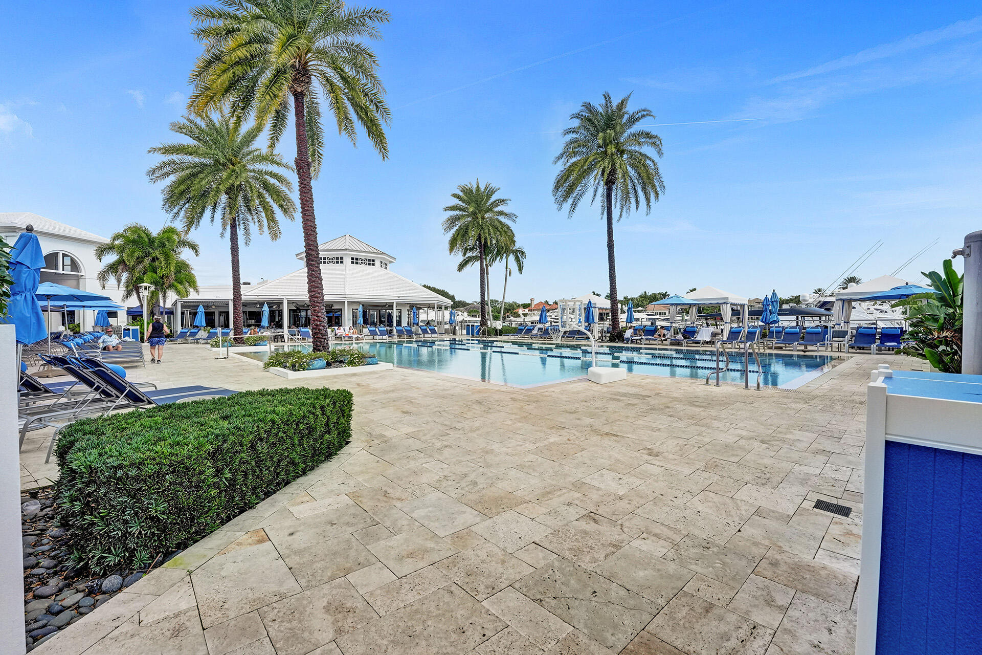 ADMIRALS COVE - Residential