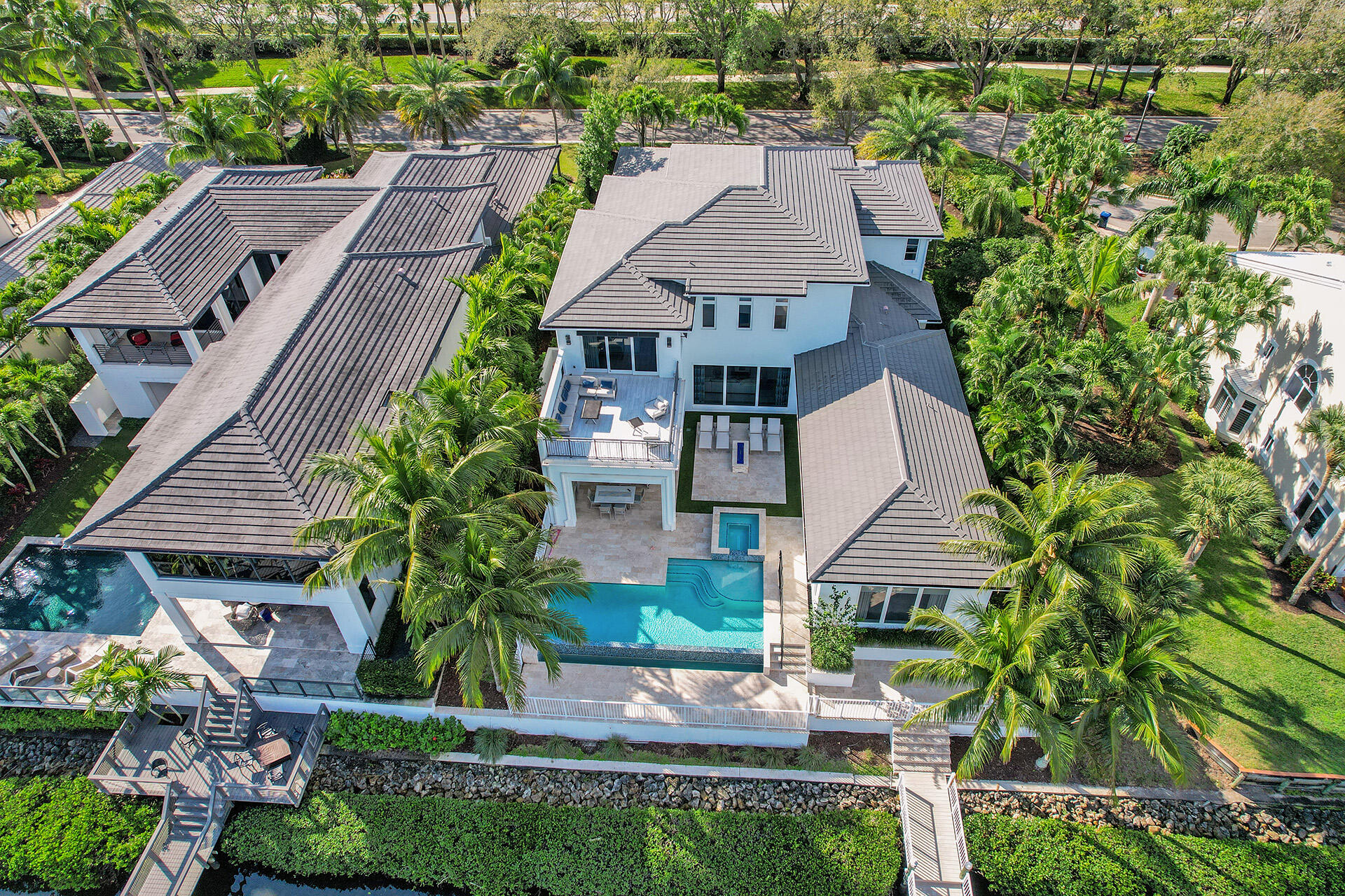 ADMIRALS COVE - Residential