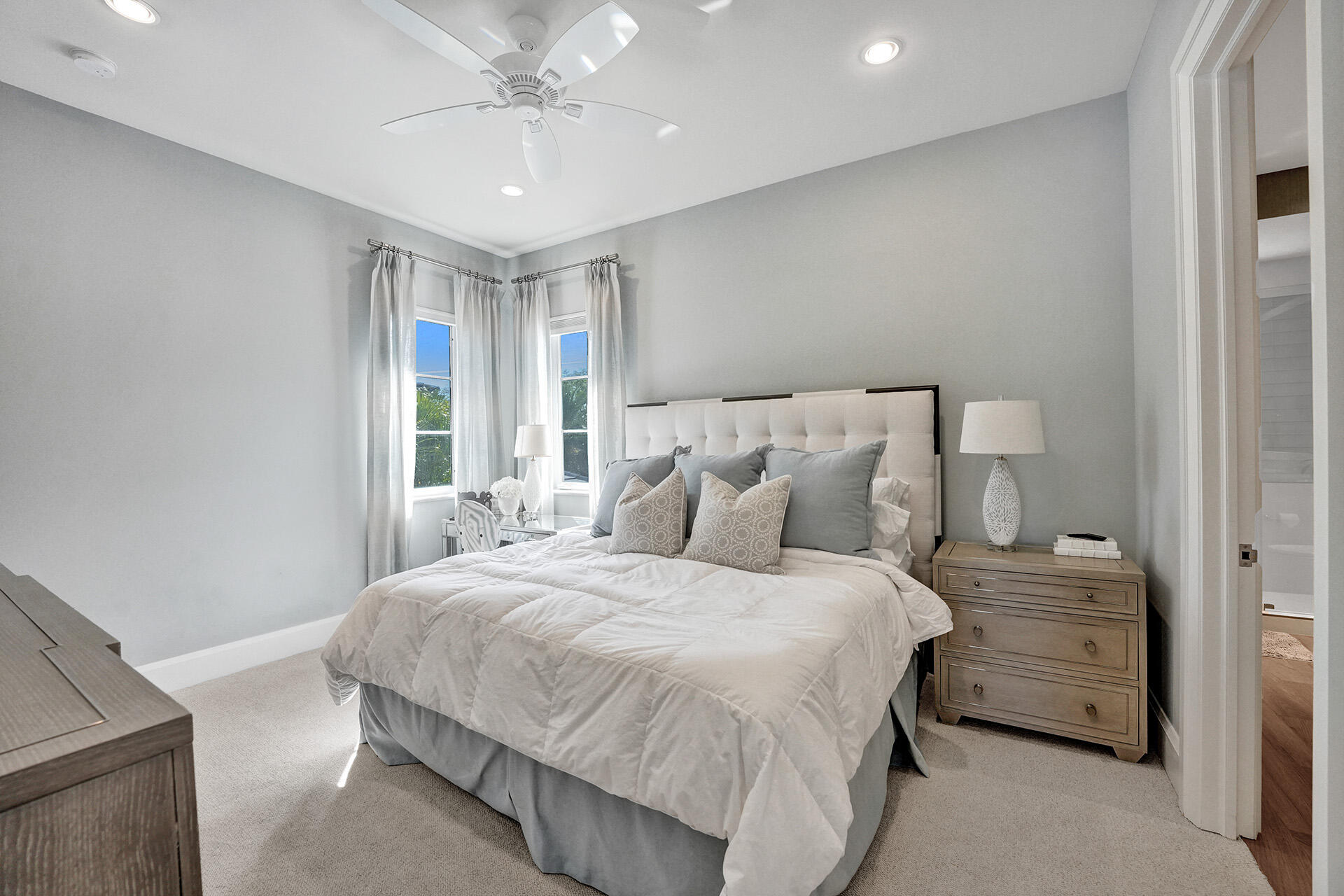 ADMIRALS COVE - Residential