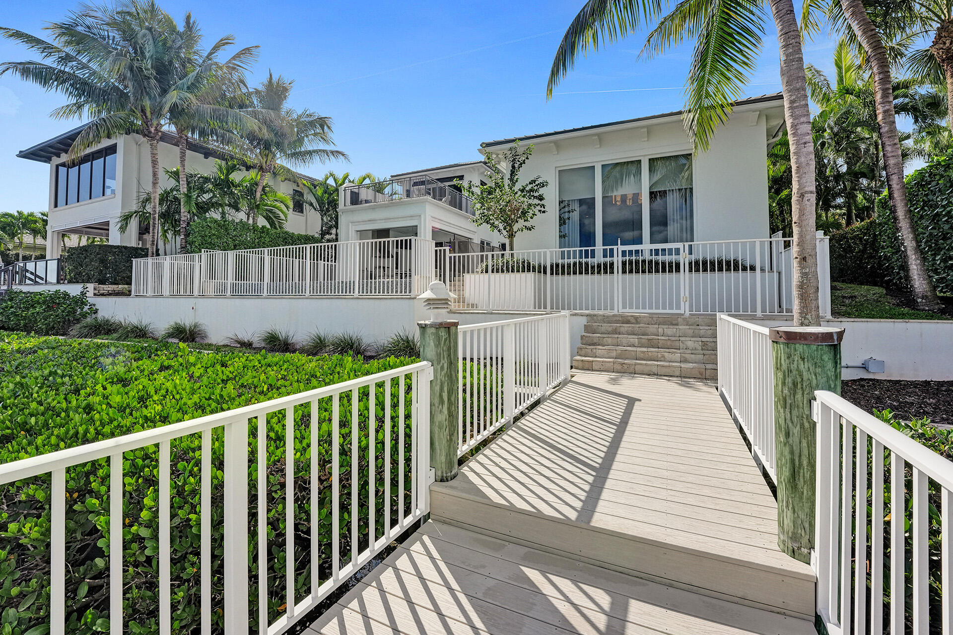 ADMIRALS COVE - Residential