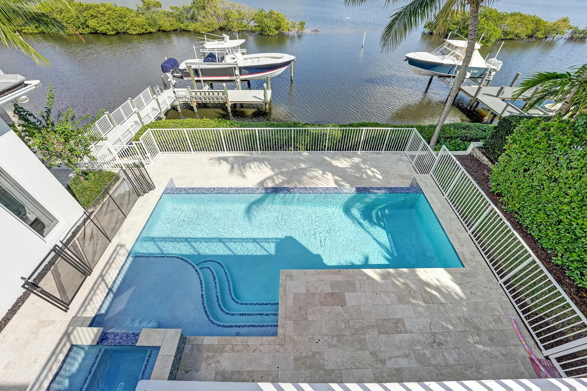 ADMIRALS COVE - Residential