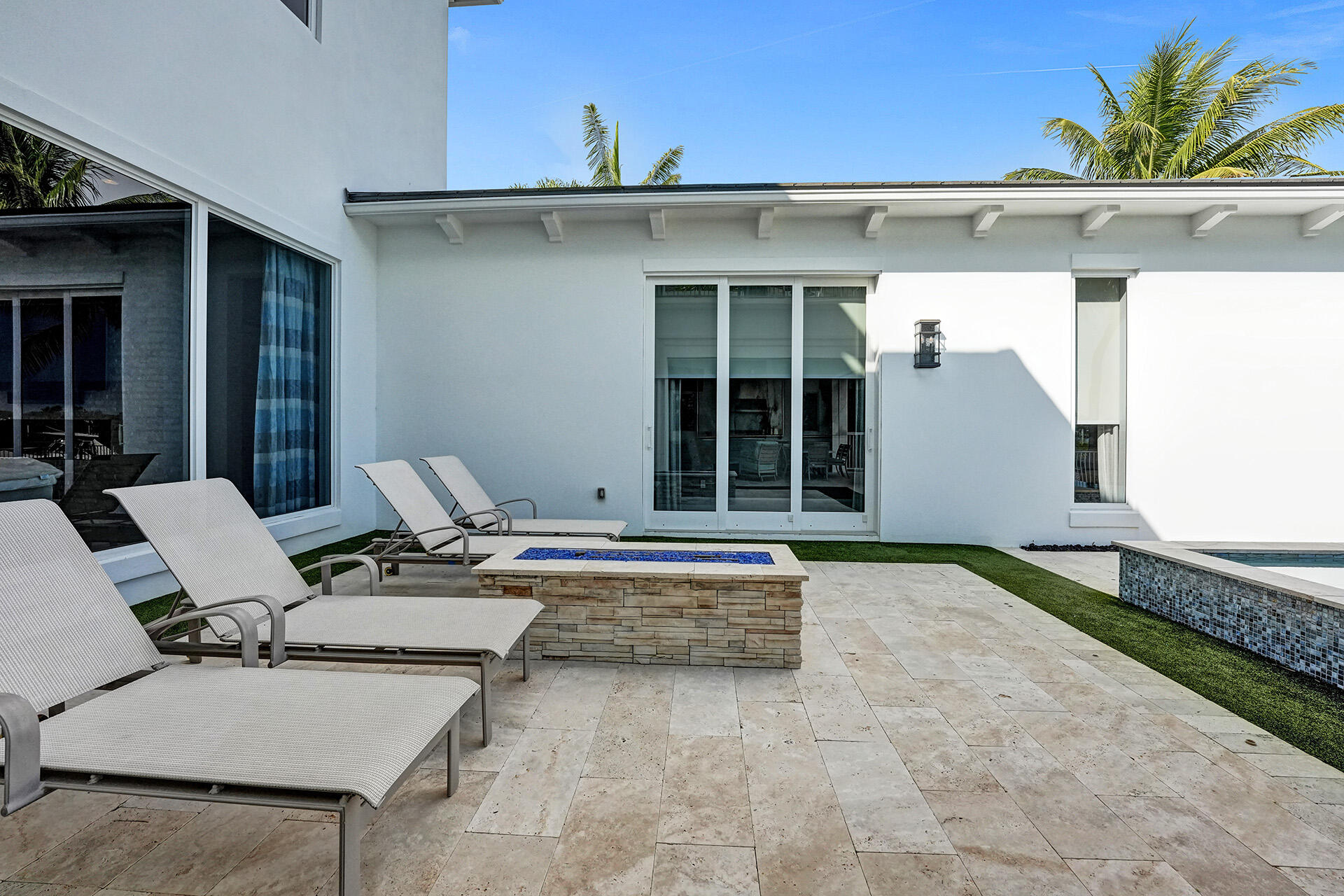 ADMIRALS COVE - Residential