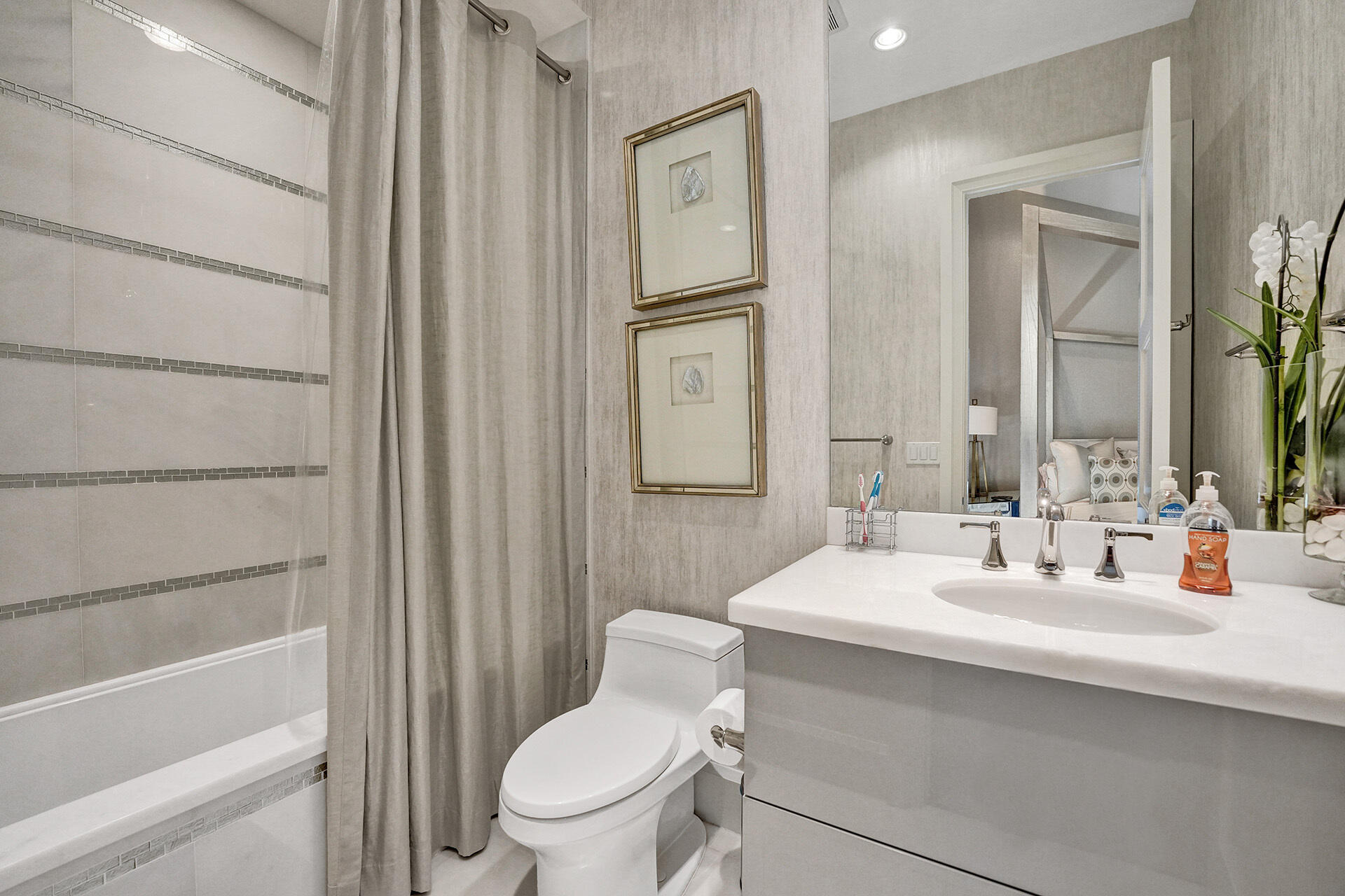 ADMIRALS COVE - Residential