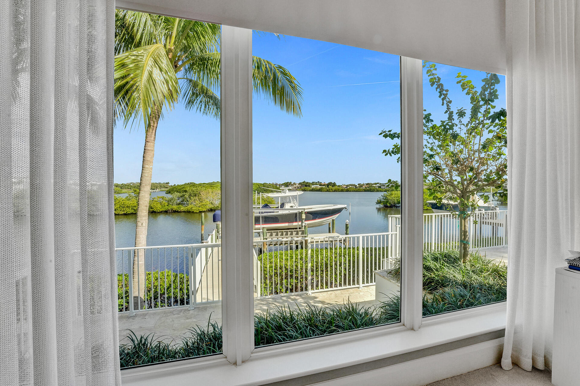 ADMIRALS COVE - Residential