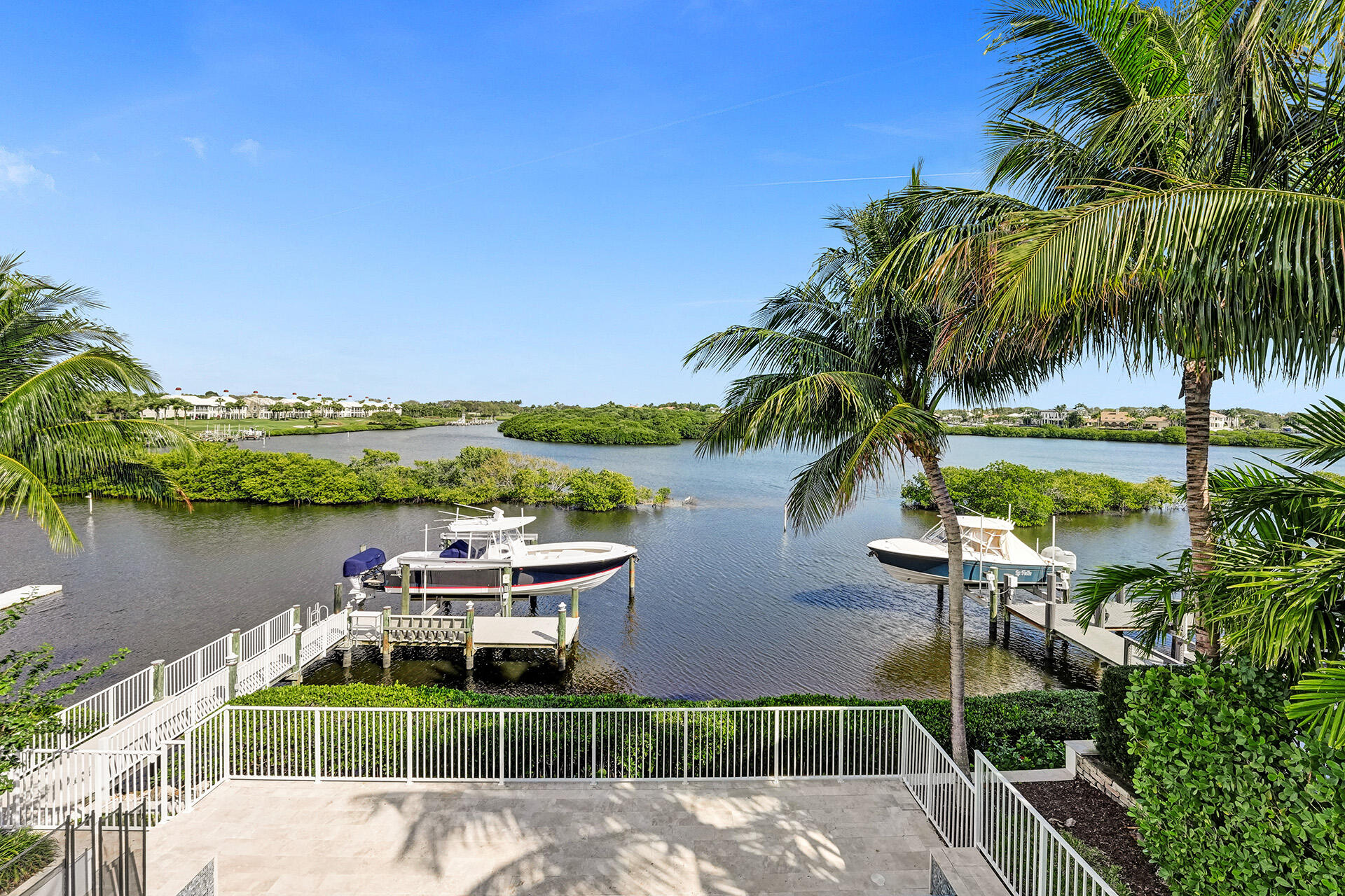 ADMIRALS COVE - Residential