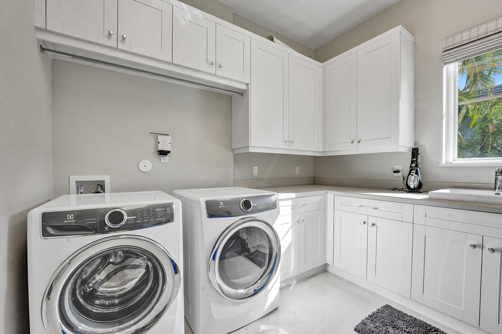 ADMIRALS COVE - Residential