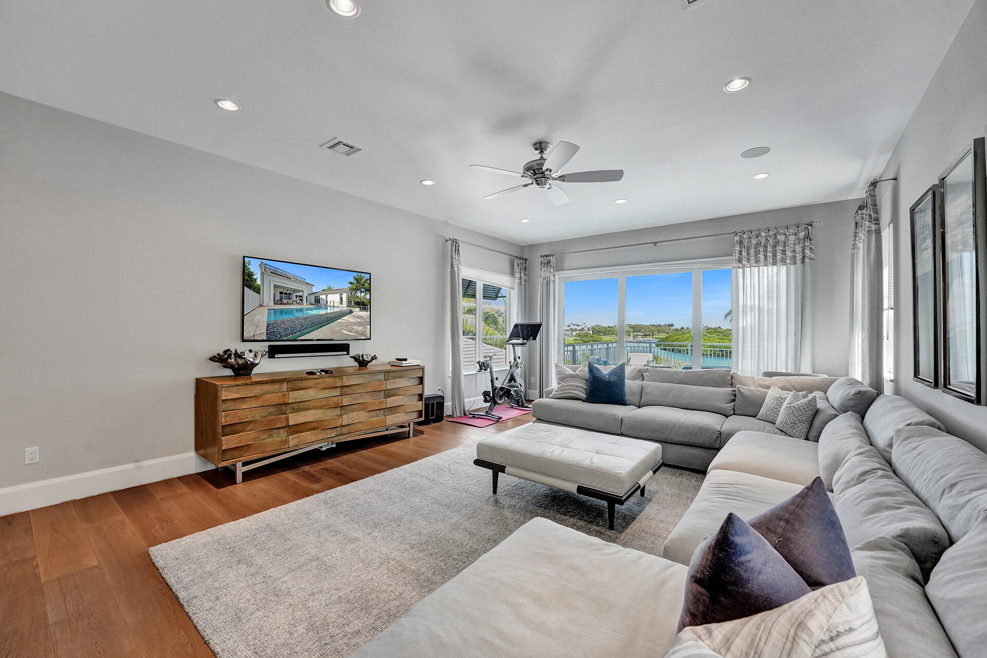 ADMIRALS COVE - Residential