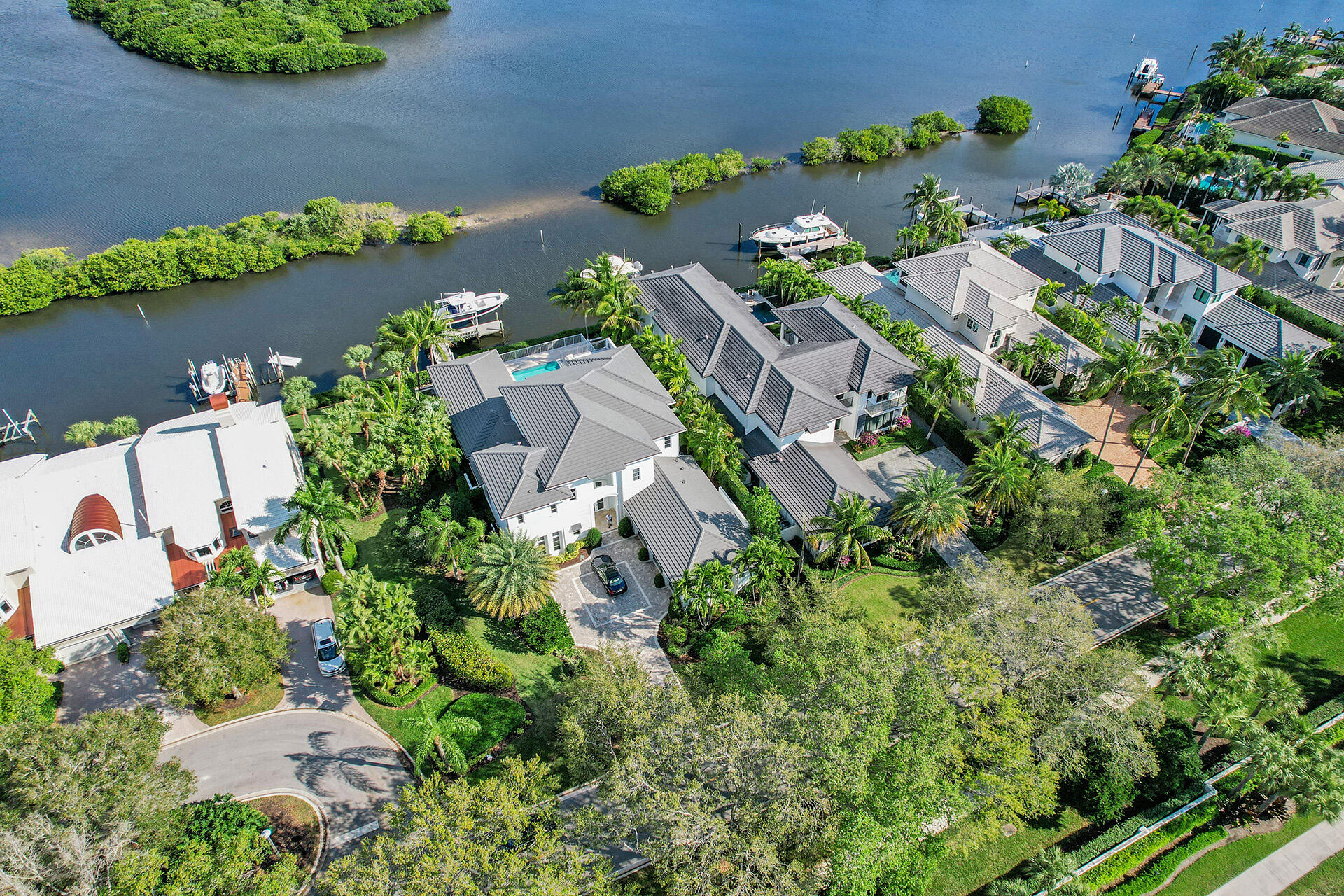 ADMIRALS COVE - Residential