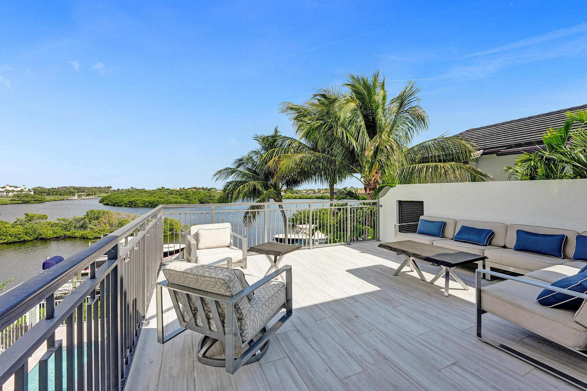 ADMIRALS COVE - Residential