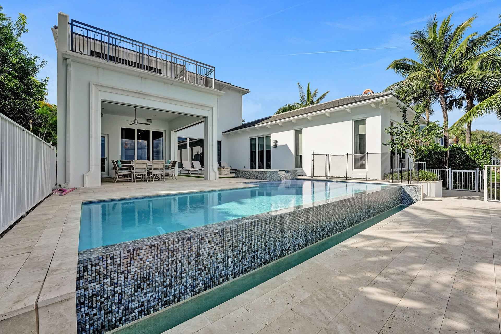 ADMIRALS COVE - Residential