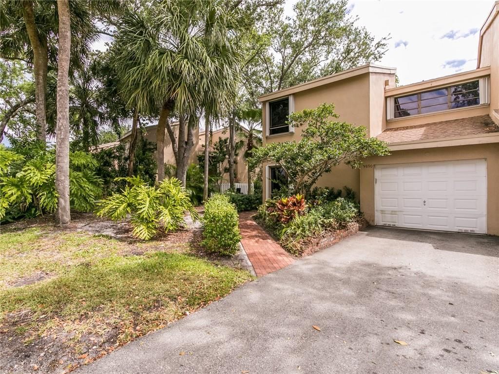 Photo of 9890 Fairway Cove Ln, Plantation, FL 33324 (MLS # F10277264)