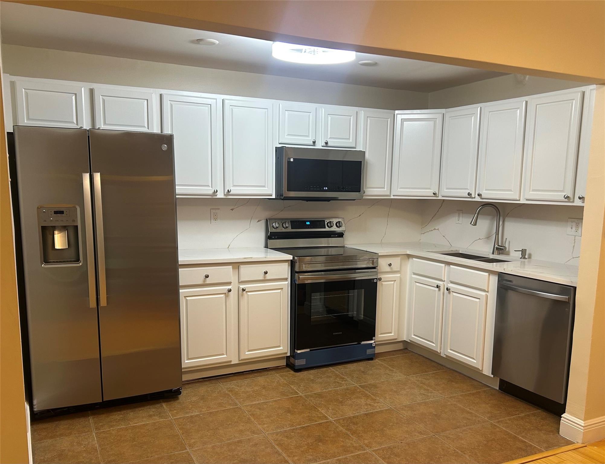 Come home and relax. Beautiful fresh renovation, all new kitchen appliances, quartz countertop with full backsplash. Updated lighting throughout, washer/dryer in unit. beautiful bamboo floors throughout unit with brand new carpet in master bedroom. Patio runs full length of condo(approx 36ft) with brand new screens. One assigned parking spot with many guest spots available nearby Unit is within walking distance to Publix, Coral Springs City Center, schools, library, places of worship Need proof of income, 640 min credit, no evictions, no bankruptcy.
Photos available MLS#F10507929