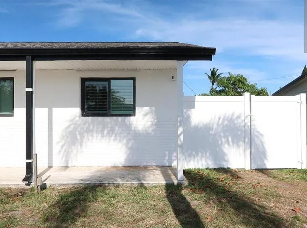 Photo of 436 Fontana Drive, Palm Springs, FL 33461 (MLS # B26026784)