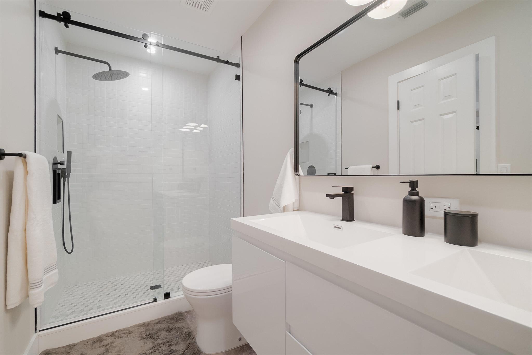Properties 12807 Spinnaker Lane