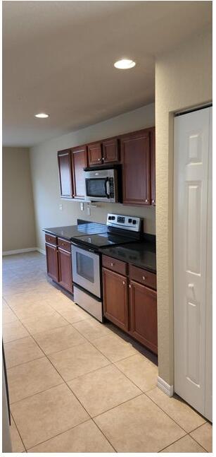 FOURTH  REPLAT OF PORTOFI - Residential Lease