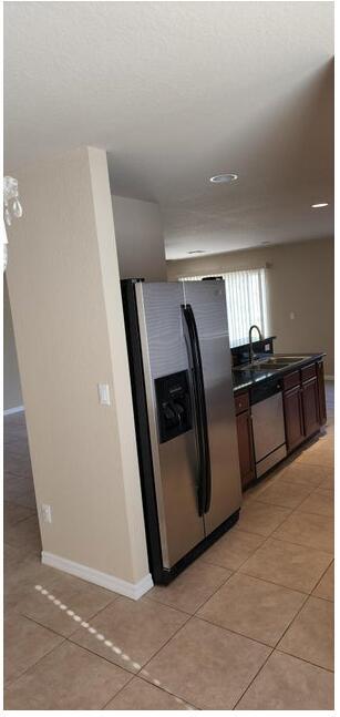 FOURTH  REPLAT OF PORTOFI - Residential Lease
