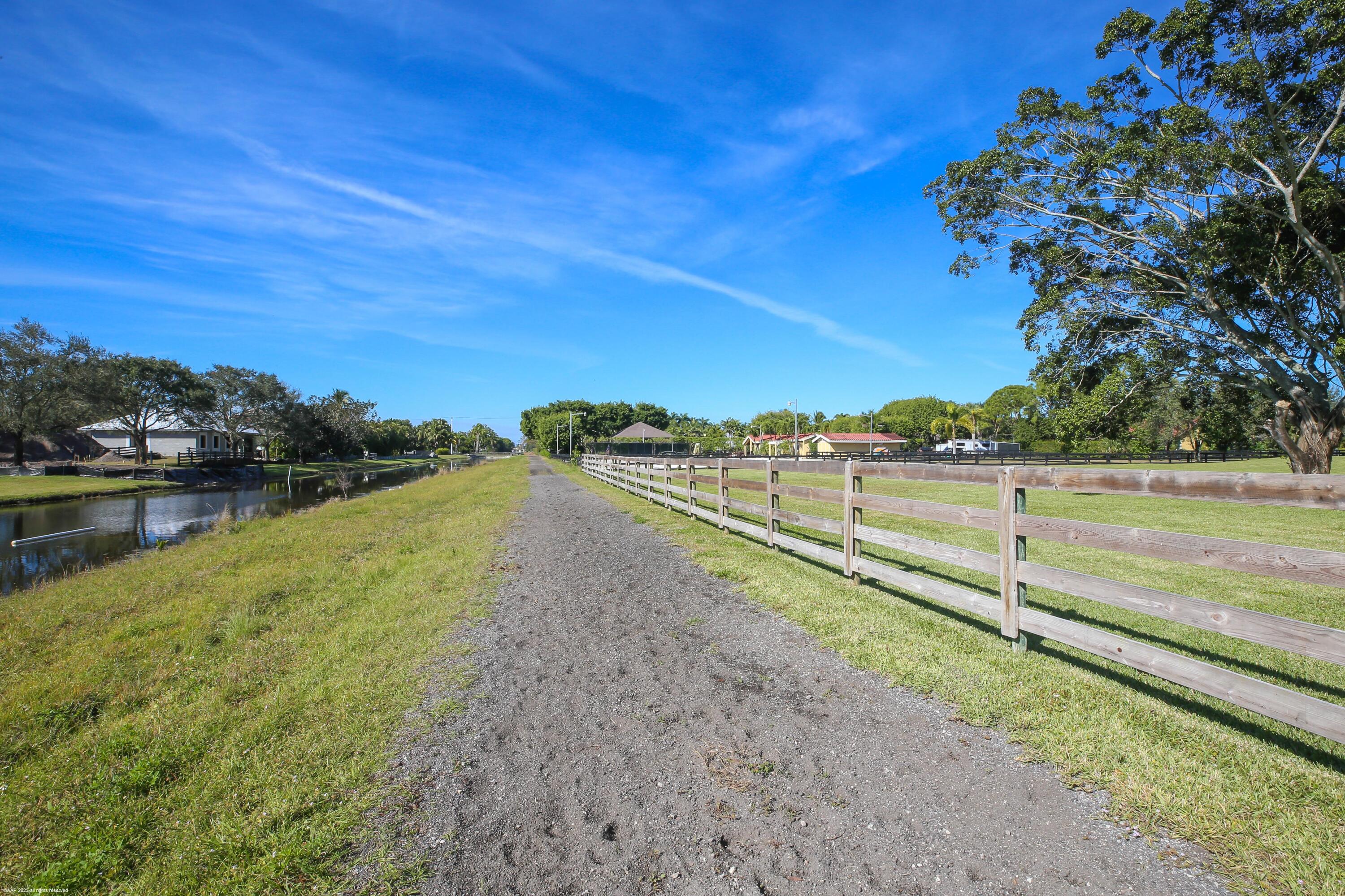 PADDOCK PARK 2 OF WELLING - Residential