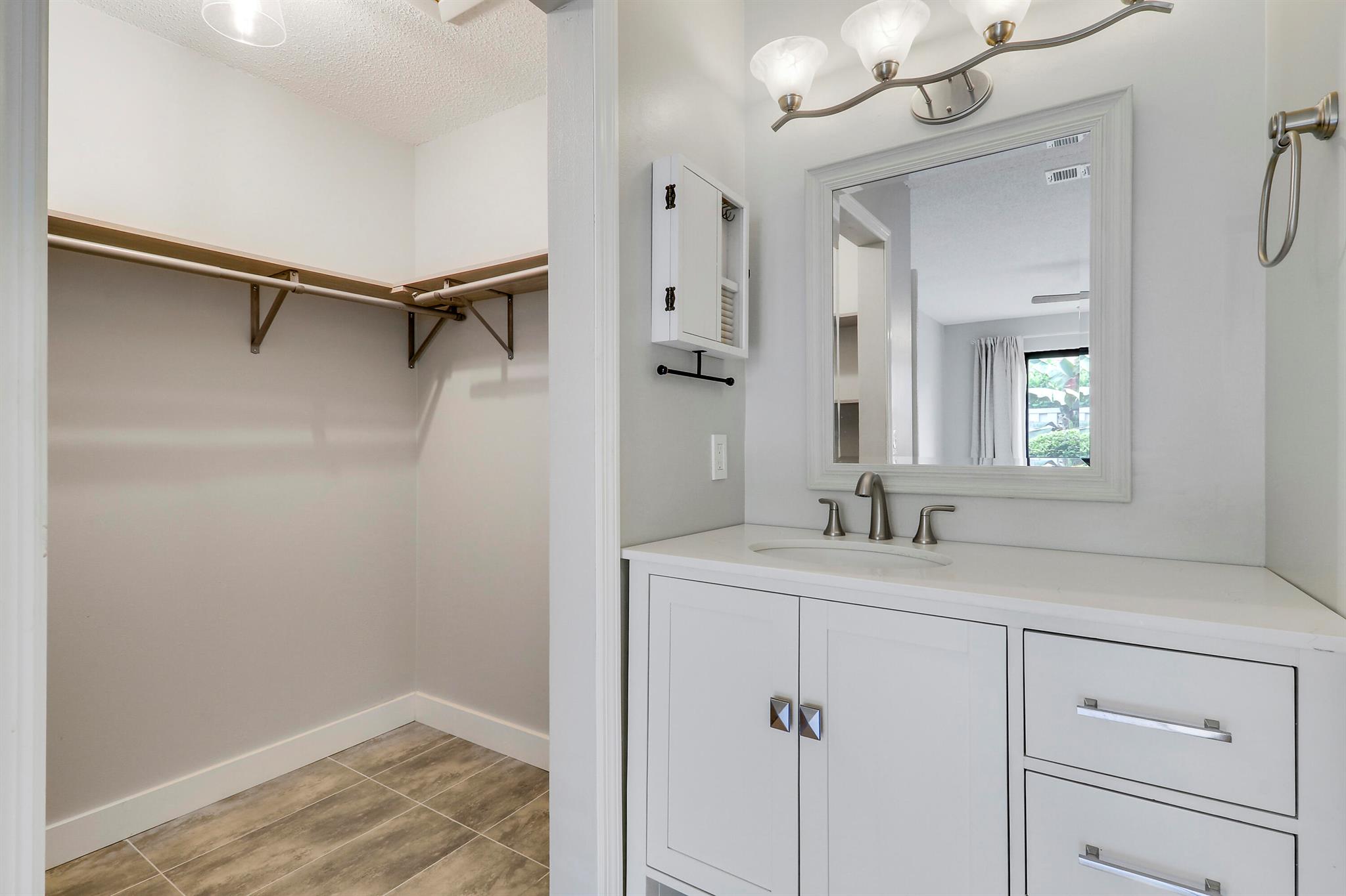 INDIAN CREEK PH IV-B - Residential Lease
