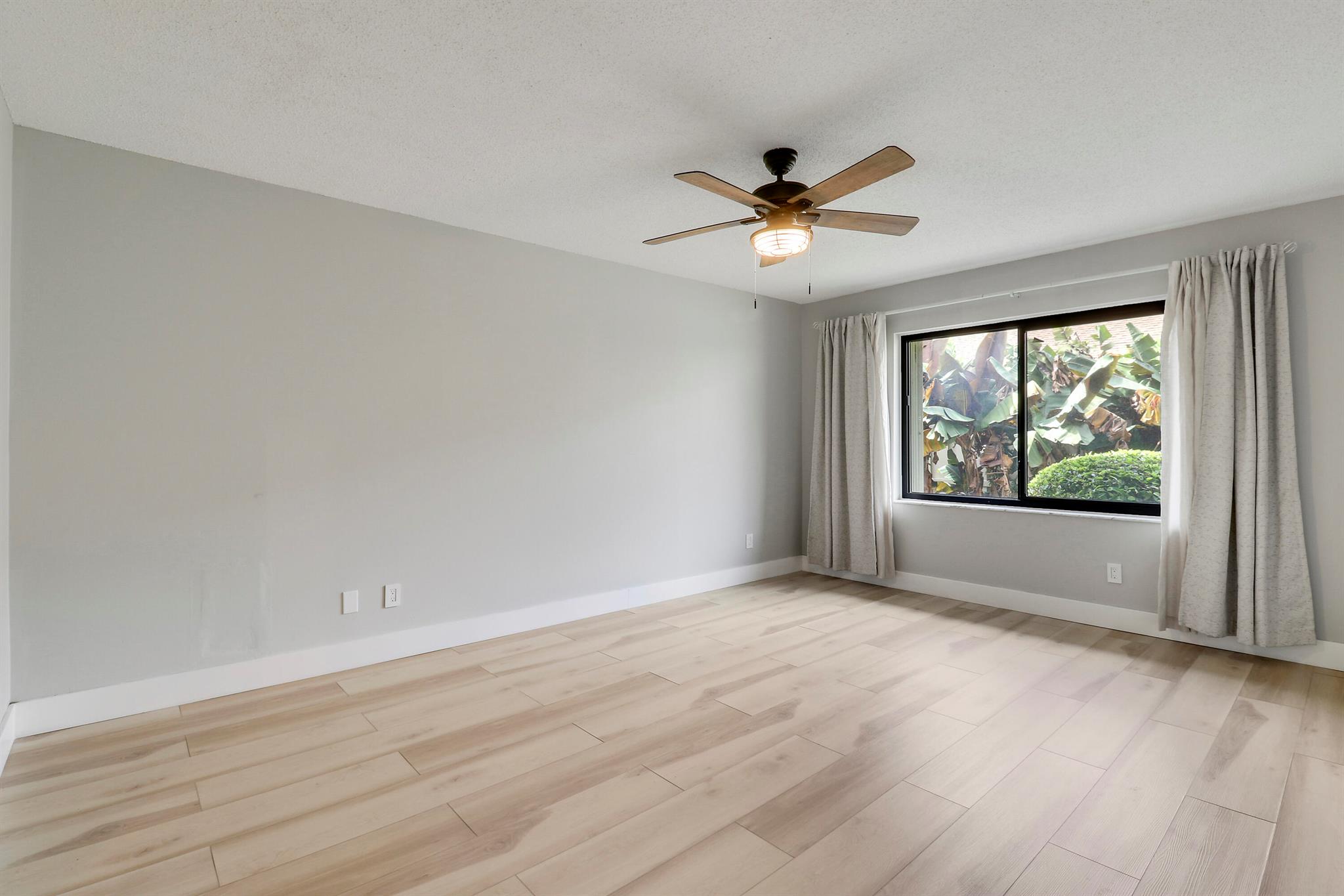 INDIAN CREEK PH IV-B - Residential Lease